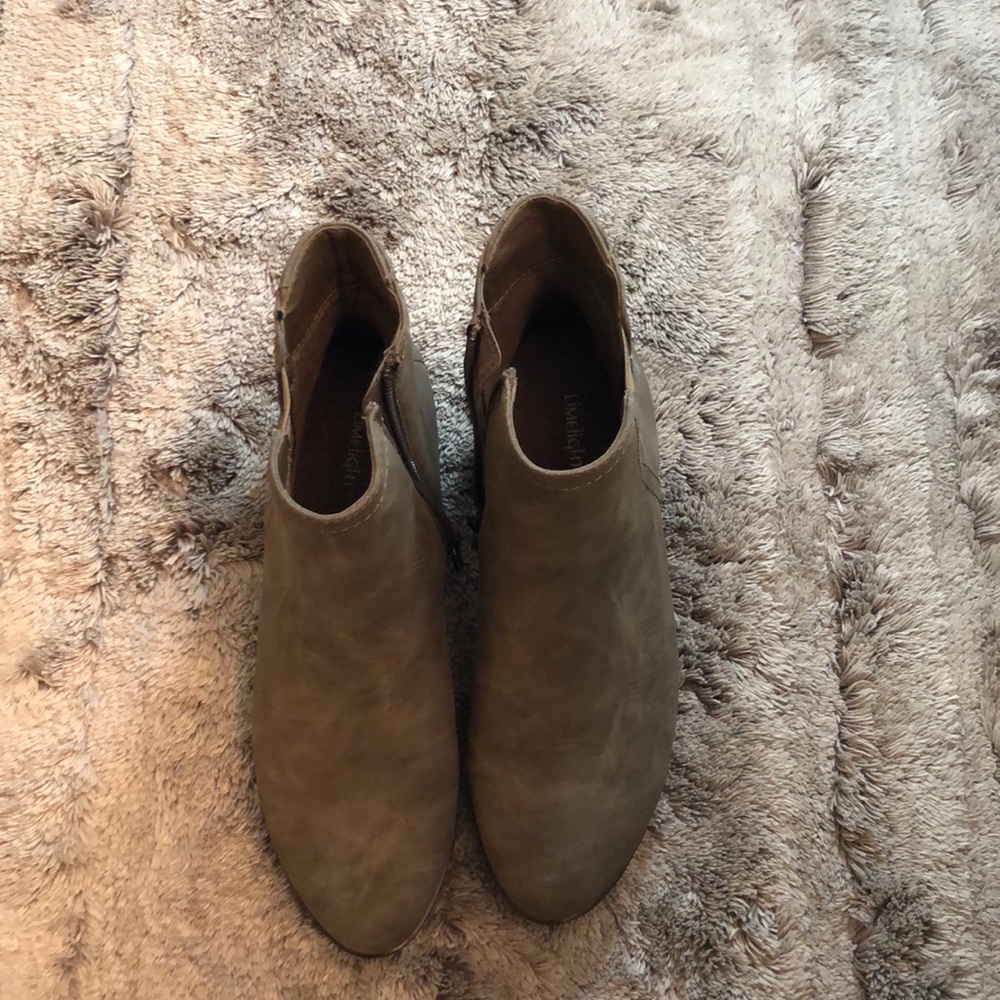 Limelight Greyish-tan boots.